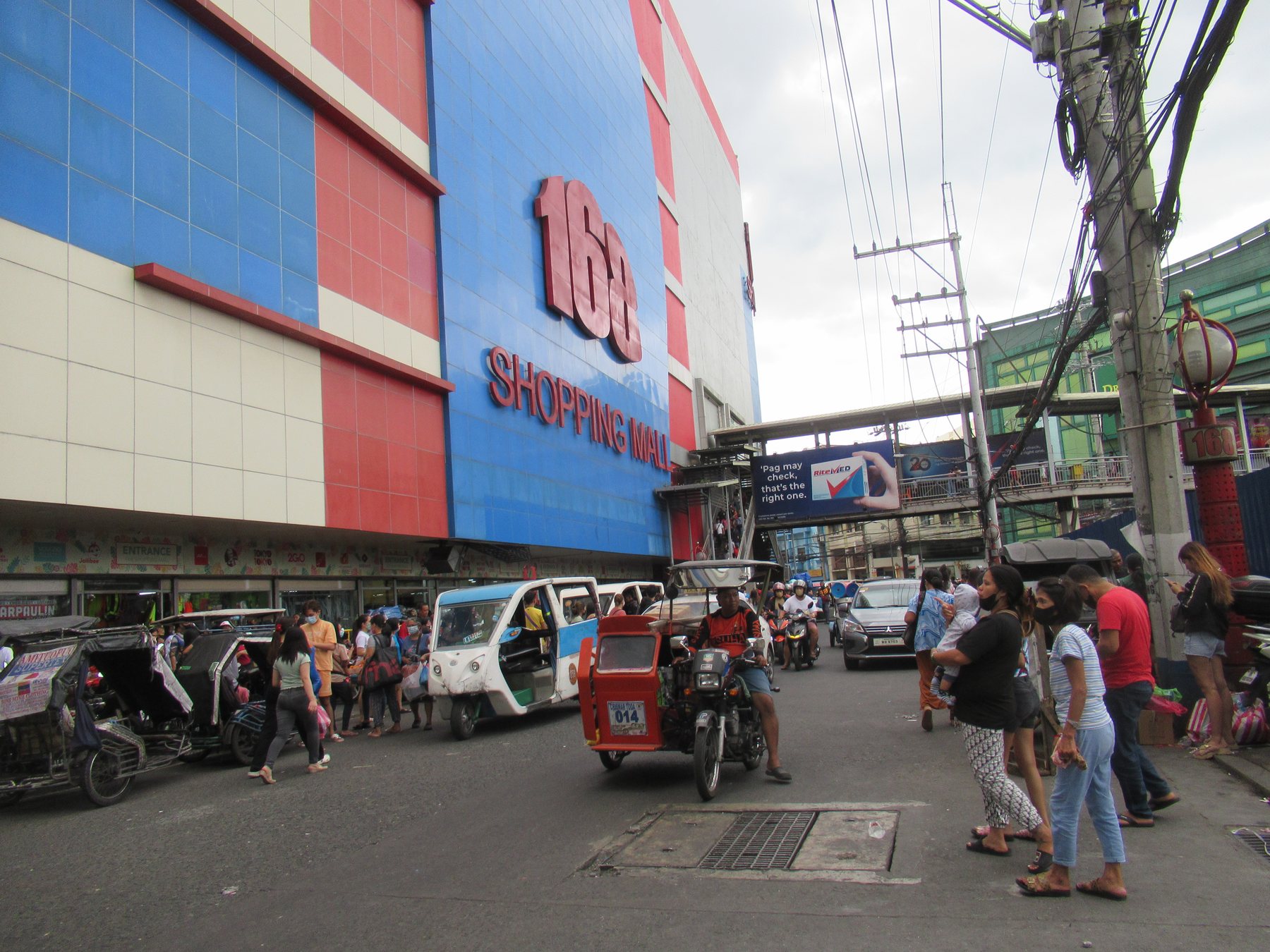 168 Shopping Mall — pangunahing tanaw sa Soler Street, Divisoria, Maynila, Pilipinas